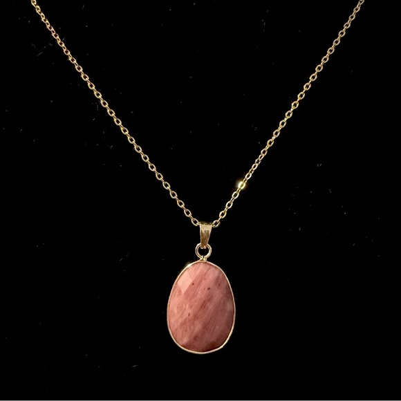 ✨2 for $30✨ Natural Rhodonite Pink Stone Pendant (Gold Tone Chain Necklace) - Picture 3 of 11